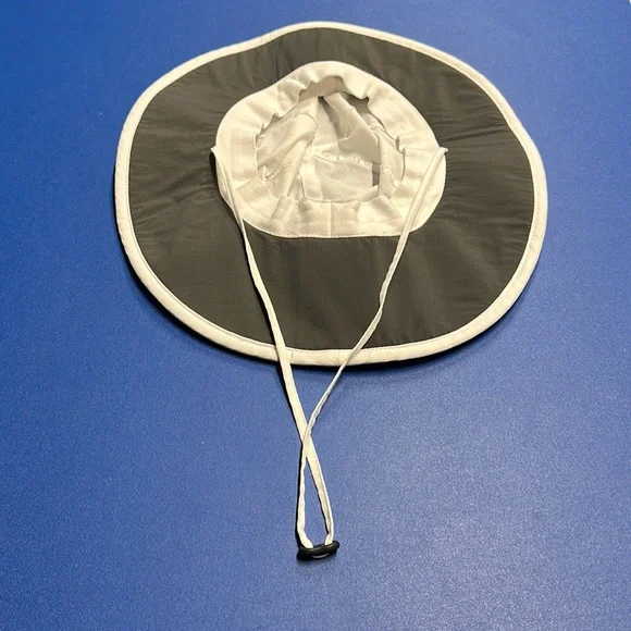 Columbia white sun hat. - Picture 4 of 5